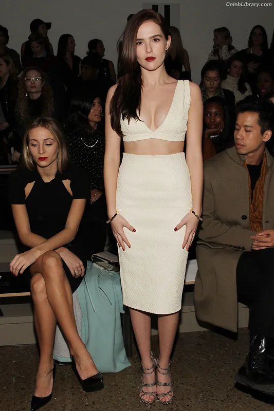 Zoey Deutch photo 19 of 1461