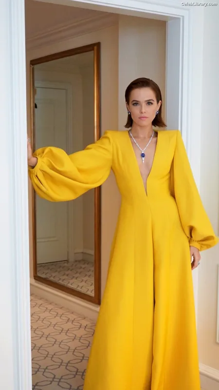 Zoey Deutch photo 22 of 1461