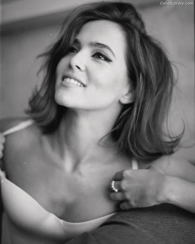 Zoey Deutch photo 3 of 1461