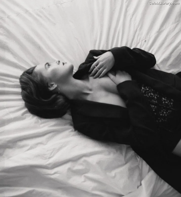 Zoey Deutch photo 9 of 1461