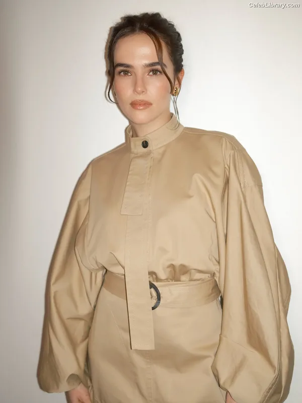 Zoey Deutch photo 6 of 1461