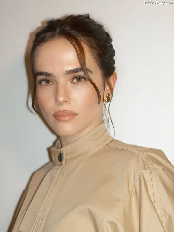 Zoey Deutch photo 7 of 1461