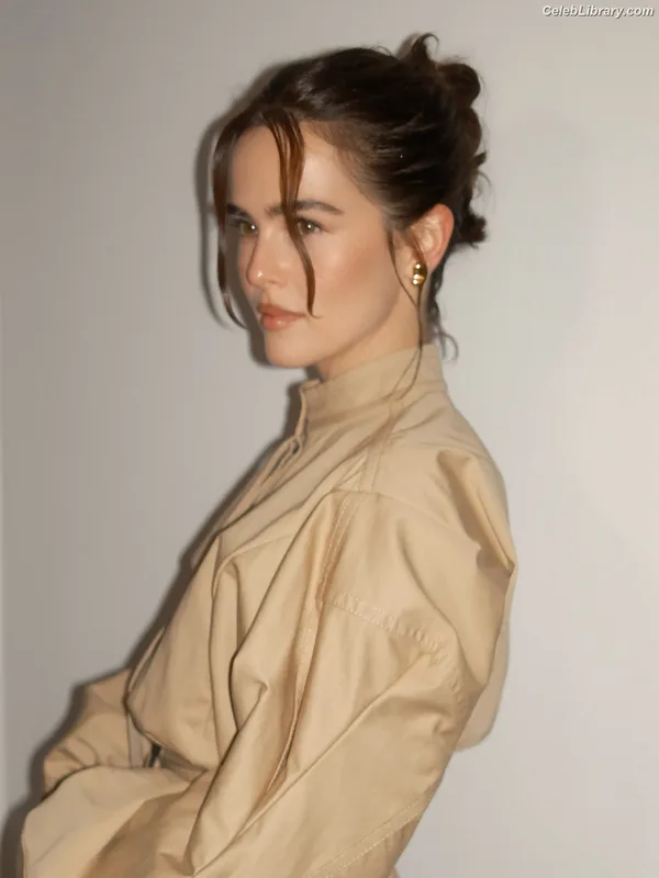 Zoey Deutch photo 8 of 1461