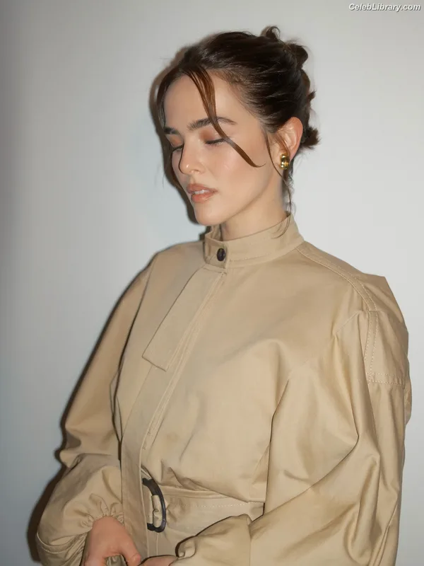 Zoey Deutch photo 10 of 1461