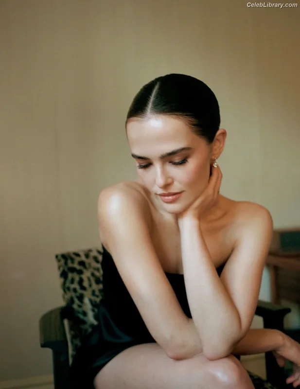 Zoey Deutch photo 7 of 1461