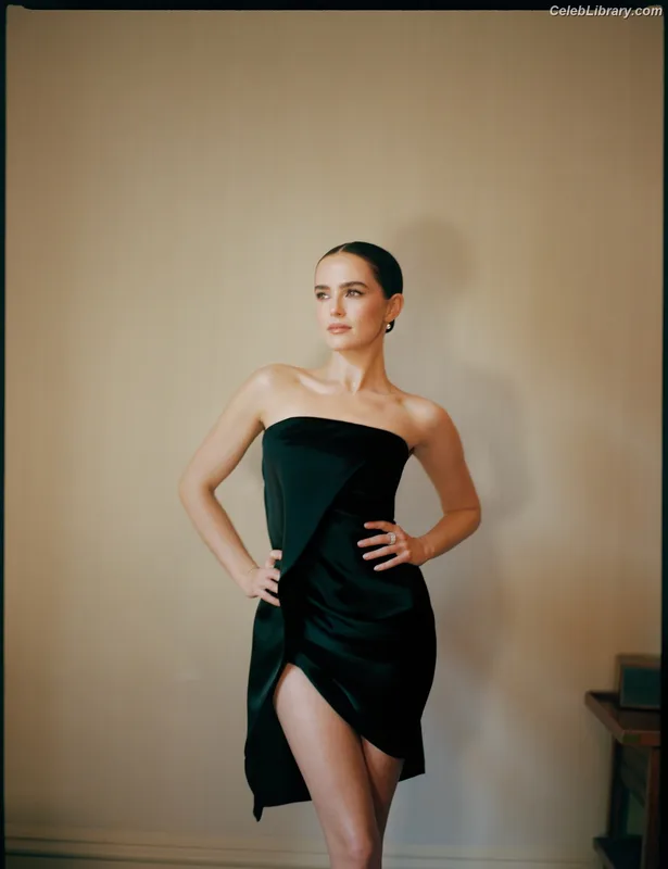 Zoey Deutch photo 8 of 1461