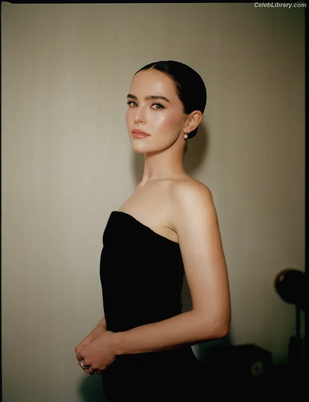 Zoey Deutch photo 13 of 1461
