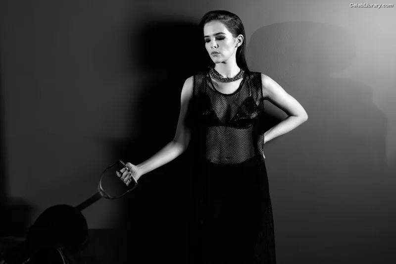 Zoey Deutch photo 14 of 1461