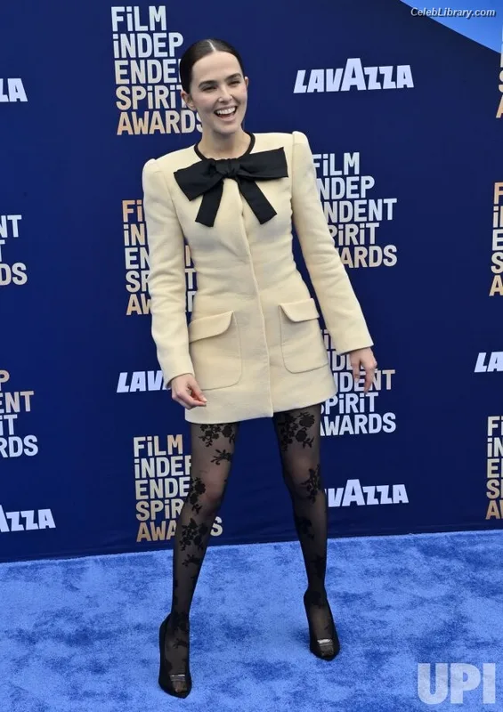 Zoey Deutch photo 17 of 1461