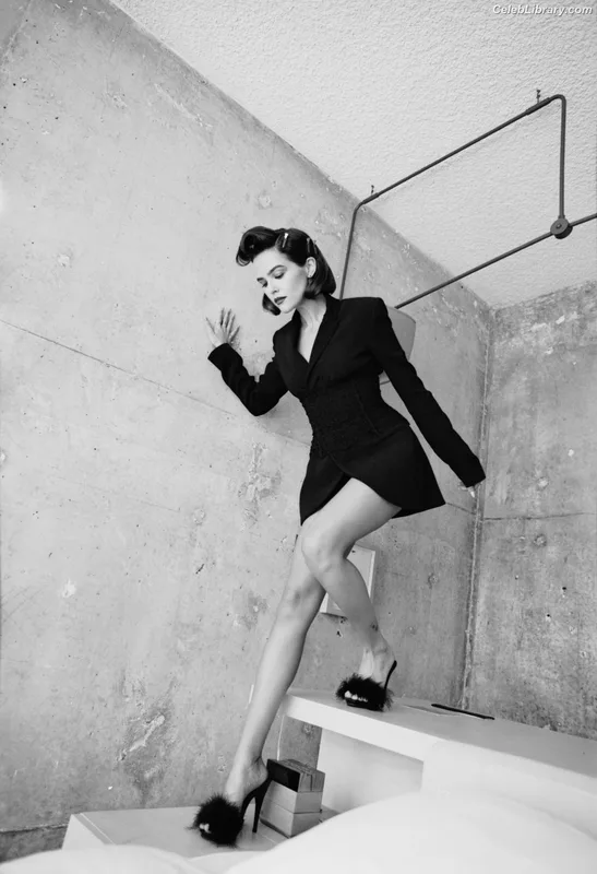 Zoey Deutch photo 19 of 1461