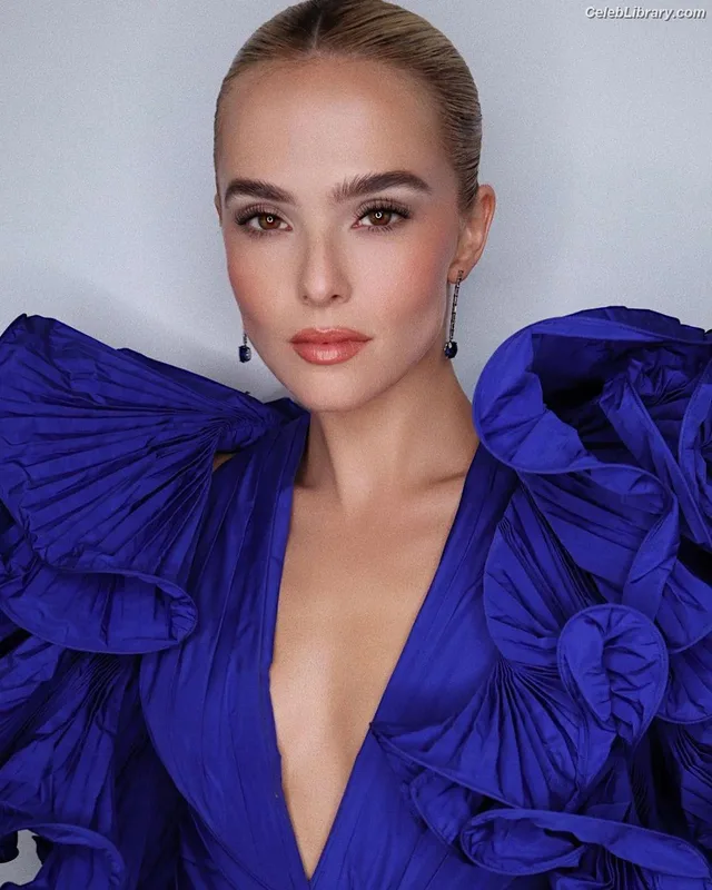 Zoey Deutch photo 20 of 1461