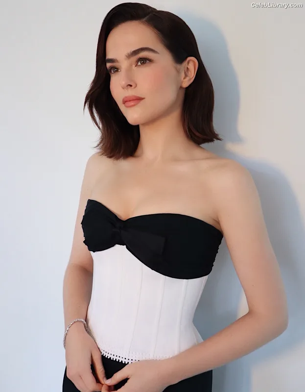 Zoey Deutch photo 3 of 1461