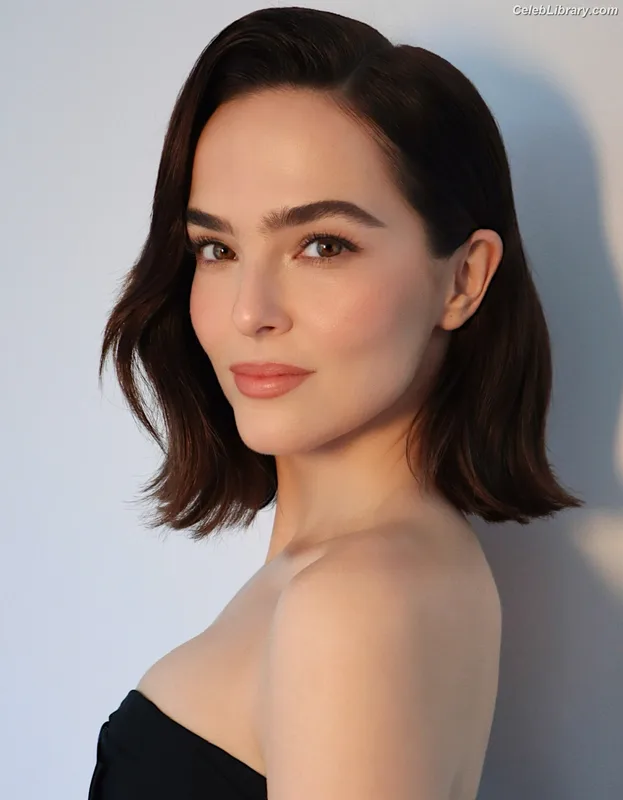 Zoey Deutch photo 4 of 1461