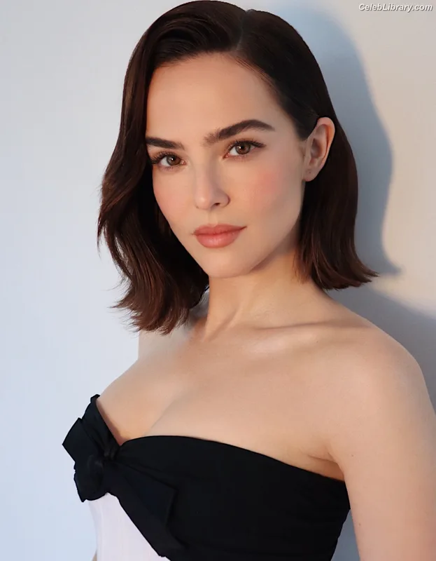 Zoey Deutch photo 6 of 1461