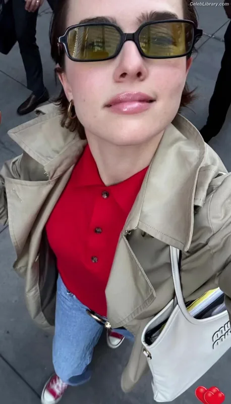 Zoey Deutch photo 17 of 1461