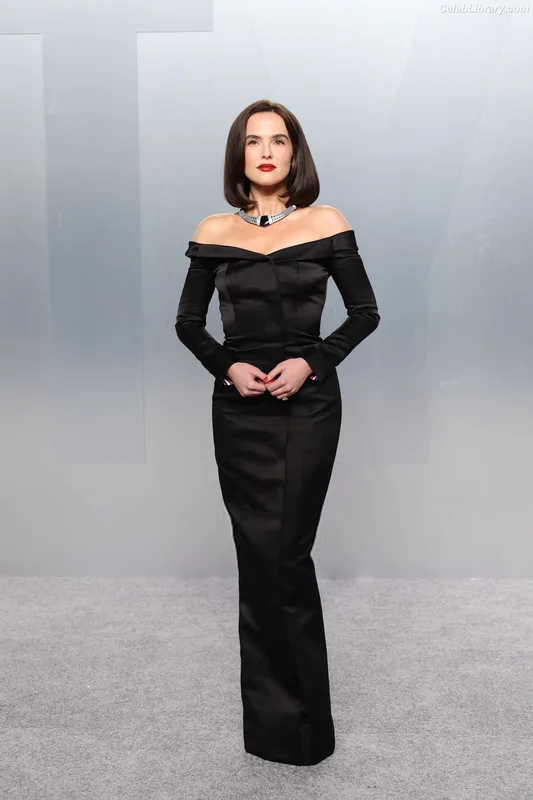 Zoey Deutch photo 9 of 1461