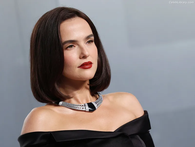 Zoey Deutch photo 4 of 1461