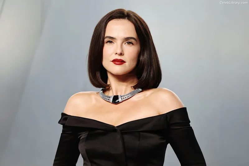 Zoey Deutch photo 5 of 1461