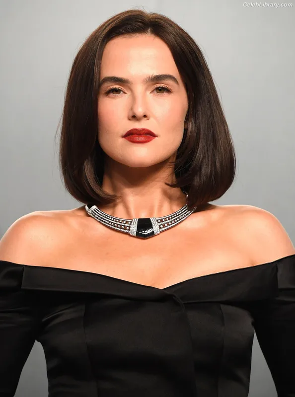 Zoey Deutch photo 10 of 1461