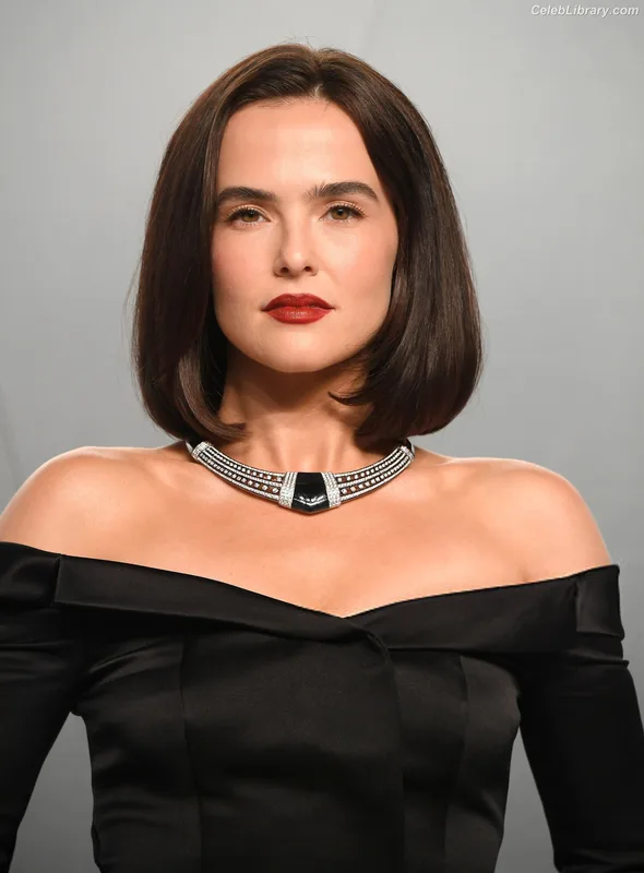 Zoey Deutch photo 11 of 1461
