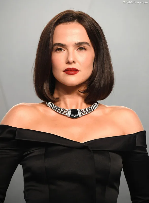Zoey Deutch photo 13 of 1461