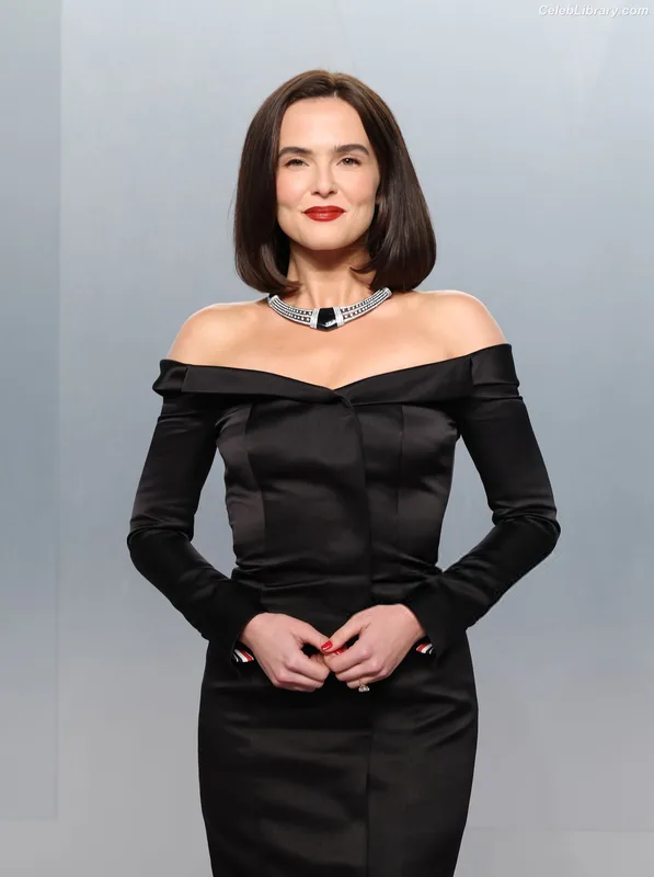 Zoey Deutch photo 19 of 1461
