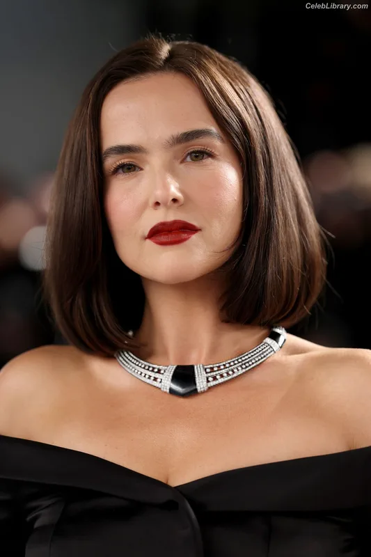 Zoey Deutch photo 7 of 1461
