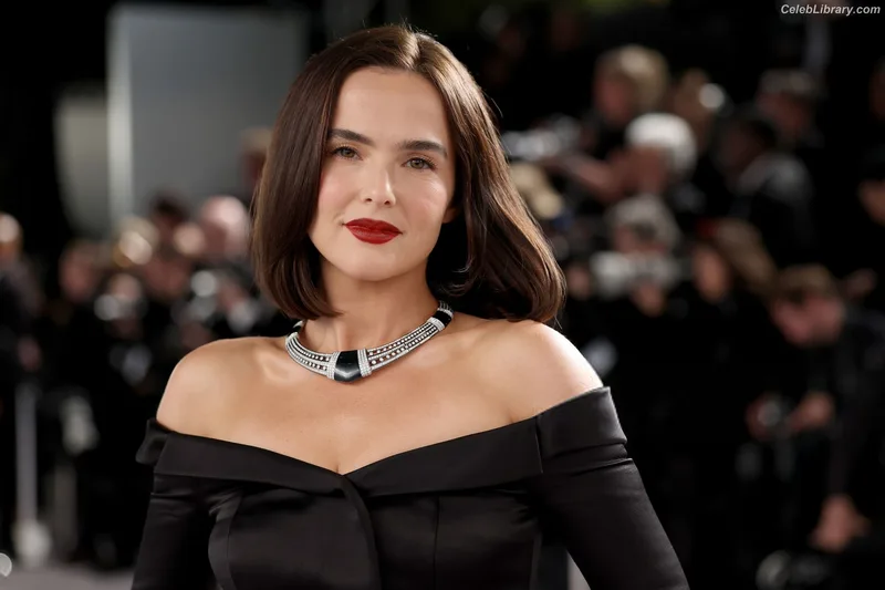 Zoey Deutch photo 9 of 1461