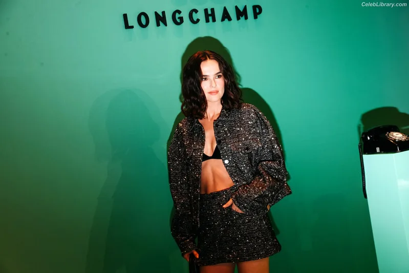 Zoey Deutch photo 19 of 1461