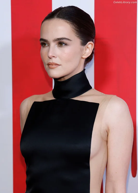 Zoey Deutch photo 13 of 1461