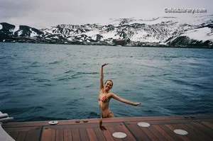 Zoey Deutch photo 12 of 1461