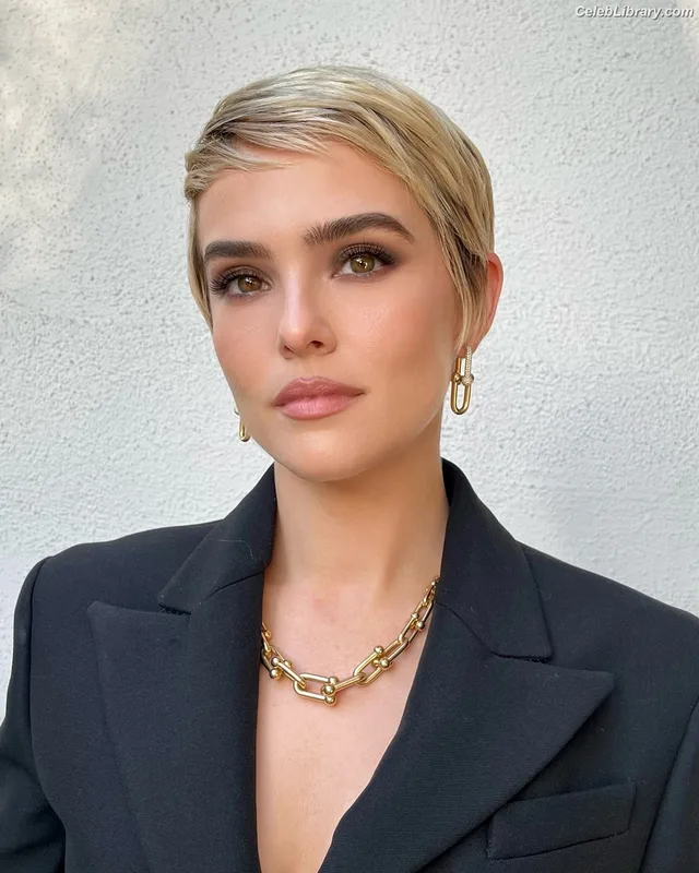 Zoey Deutch photo 13 of 1461
