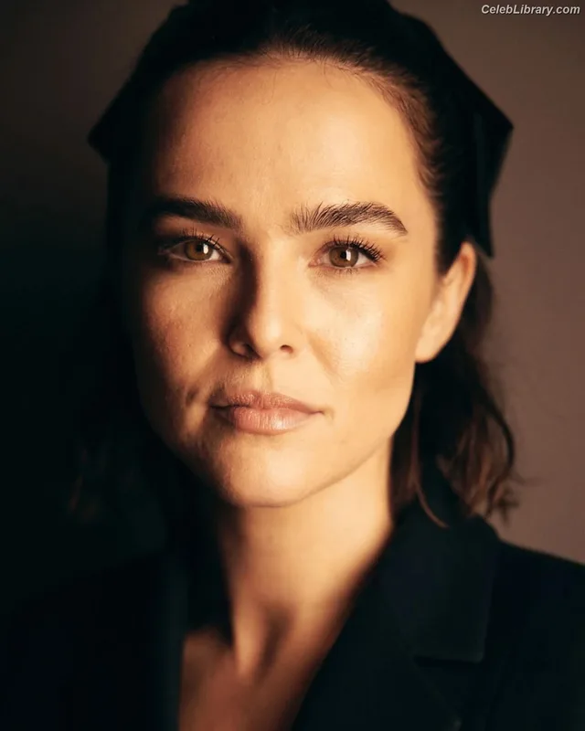 Zoey Deutch photo 18 of 1461