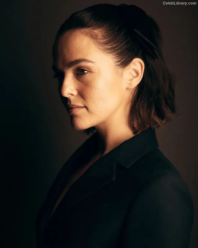 Zoey Deutch photo 19 of 1461