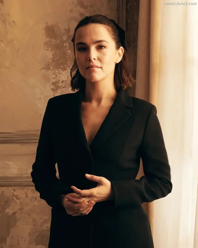 Zoey Deutch photo 20 of 1461
