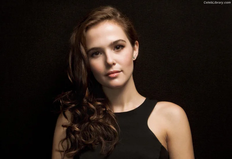 Zoey Deutch photo 3 of 1461
