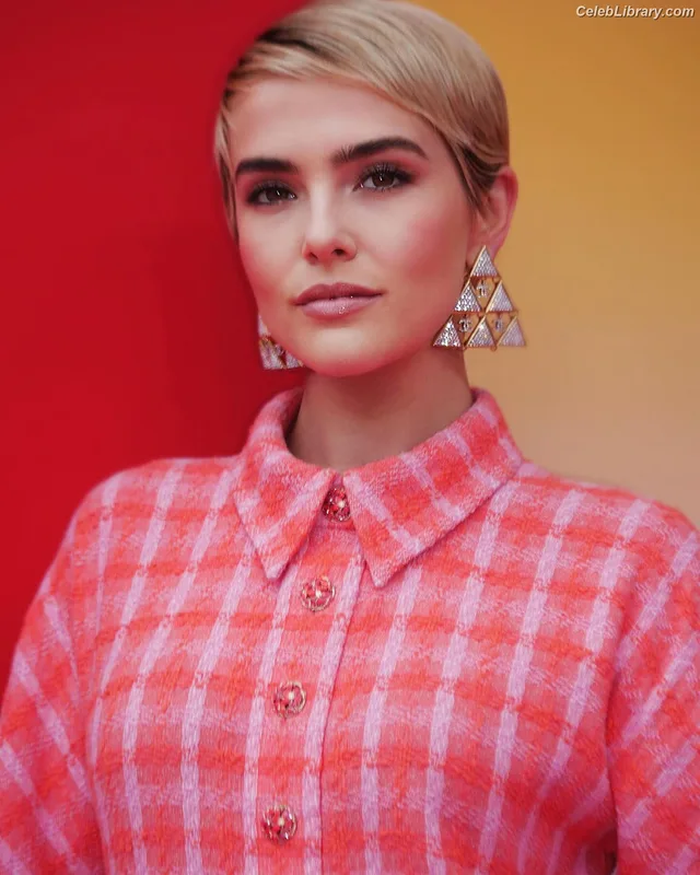 Zoey Deutch photo 4 of 1461