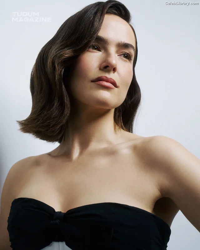 Zoey Deutch photo 22 of 1461