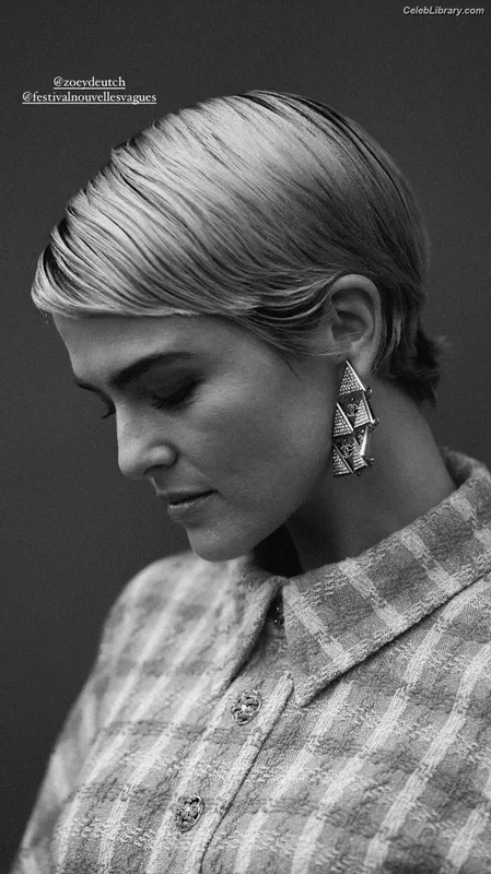 Zoey Deutch photo 8 of 1461