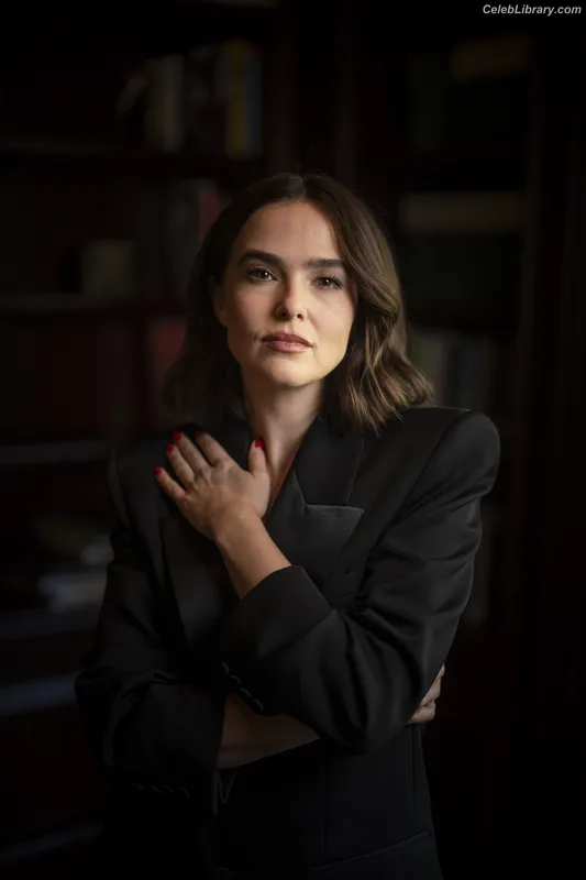 Zoey Deutch photo 9 of 1461