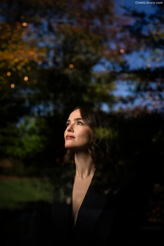 Zoey Deutch photo 10 of 1461