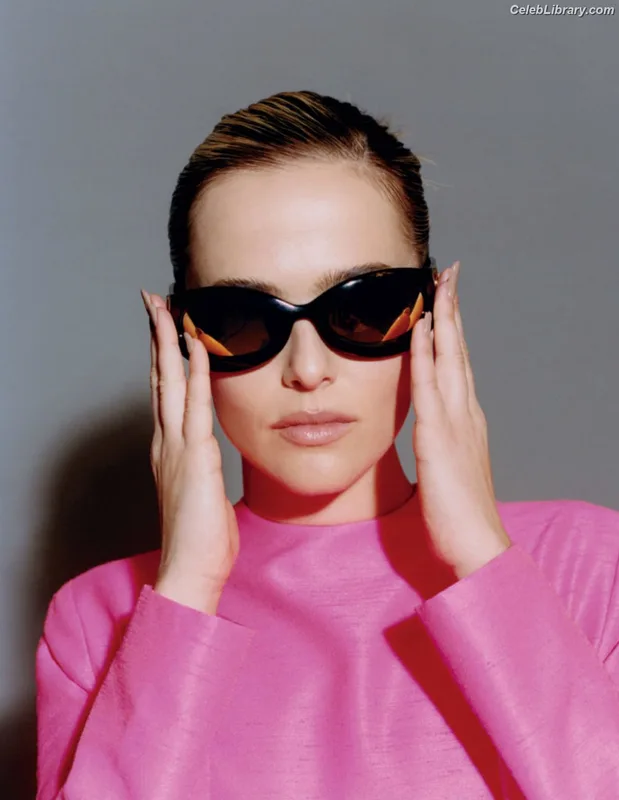 Zoey Deutch photo 4 of 1461