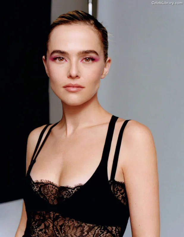 Zoey Deutch photo 7 of 1461