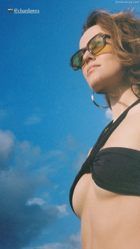 Zoey Deutch photo 8 of 1461