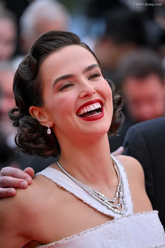 Zoey Deutch photo 10 of 1461