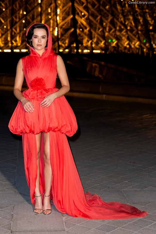 Zoey Deutch photo 18 of 1461