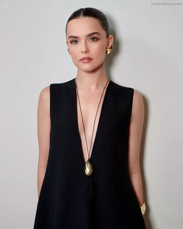 Zoey Deutch photo 7 of 1461