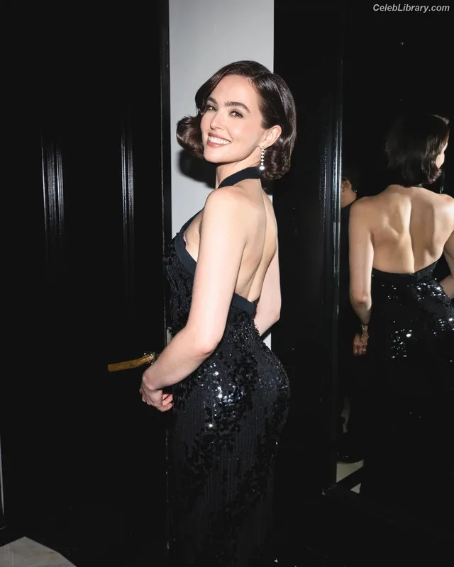 Zoey Deutch photo 13 of 1461