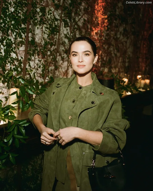 Zoey Deutch photo 16 of 1461