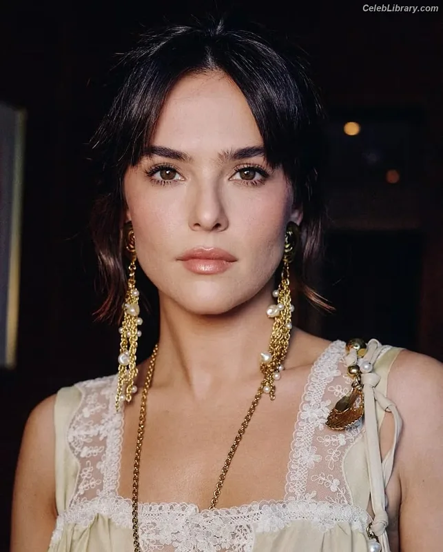 Zoey Deutch photo 22 of 1461